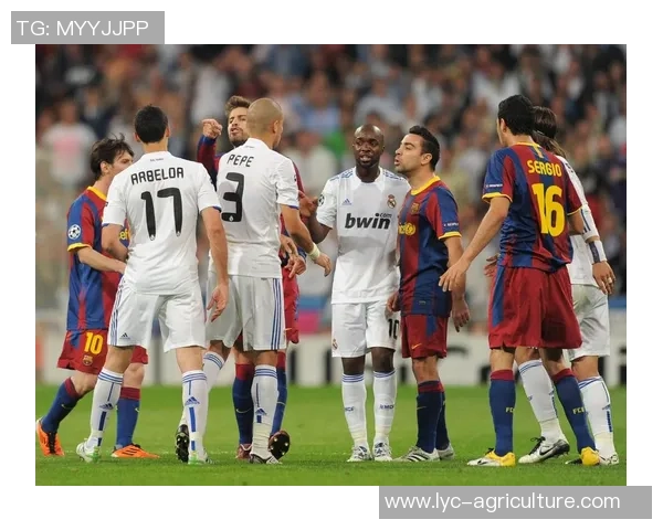 2013年欧冠半决赛巴萨与皇马的经典对决回顾与分析